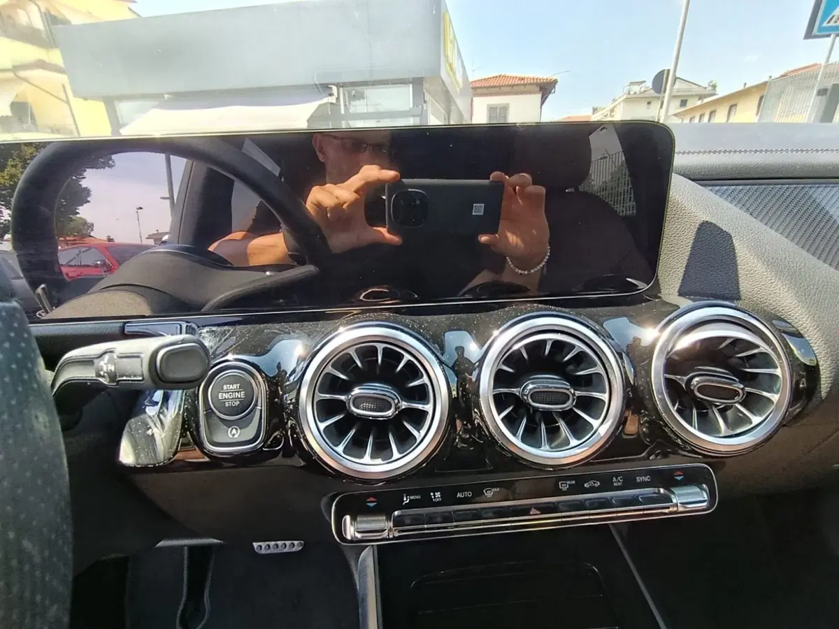 Mercedes-Benz CLA Shooting Brake usata a Massa-Carrara (13)