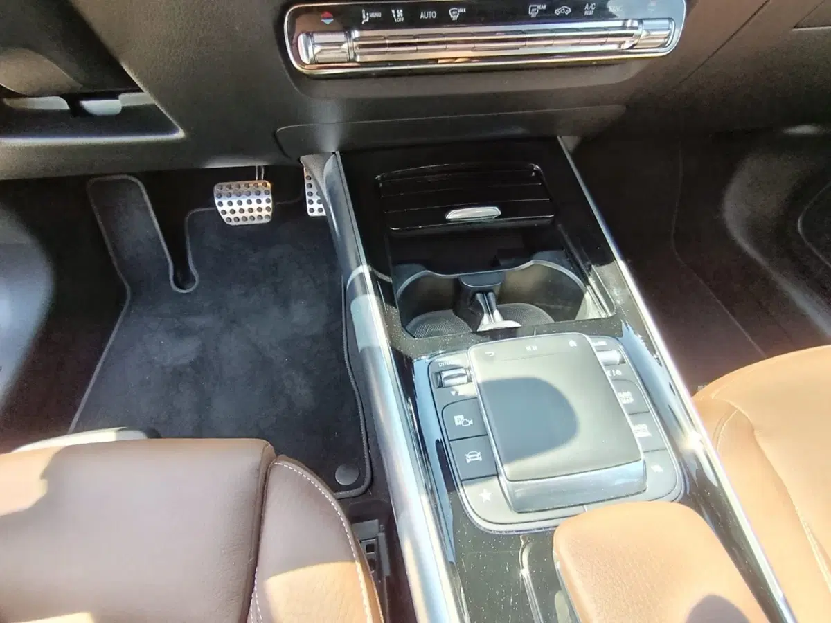 Mercedes-Benz CLA Shooting Brake usata a Massa-Carrara (14)