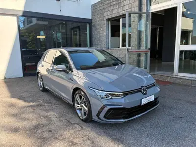 Volkswagen Golf 1.5 eTSI 150 CV EVO ACT DSG R-Line del 2022 usata a Barlassina