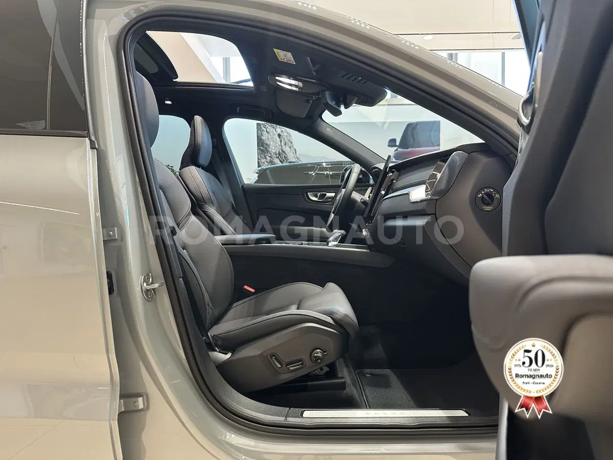Volvo XC60 nuova a Forlì-Cesena (10)