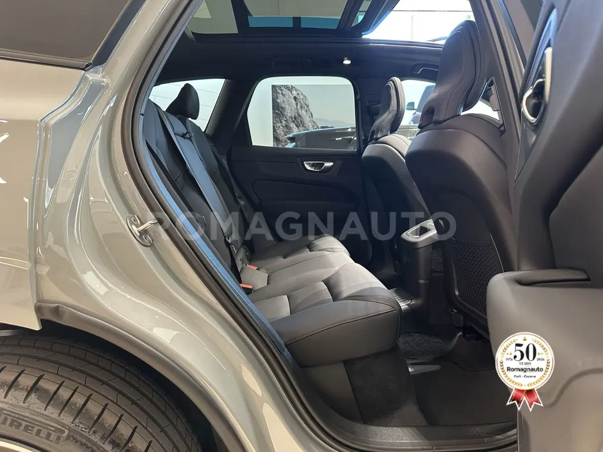 Volvo XC60 nuova a Forlì-Cesena (11)