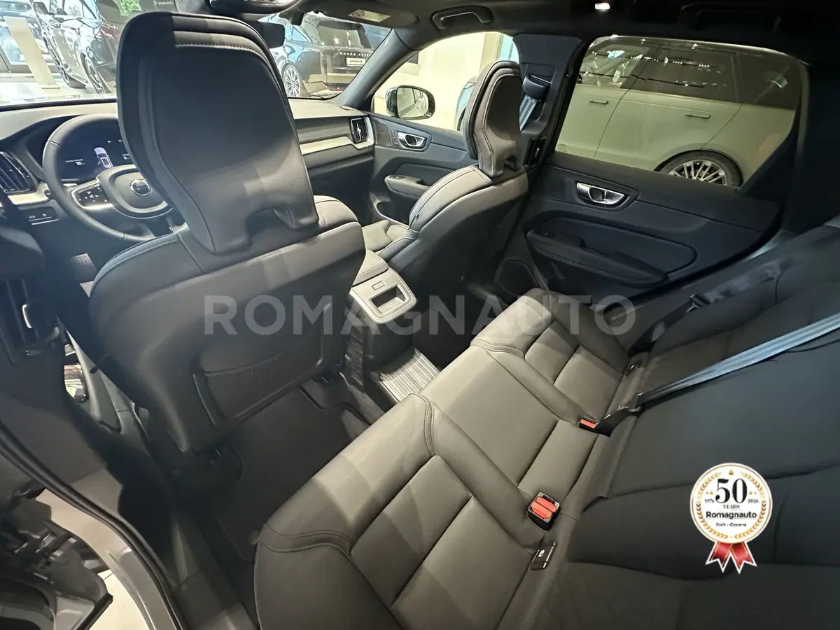 Volvo XC60 nuova a Forlì-Cesena (12)