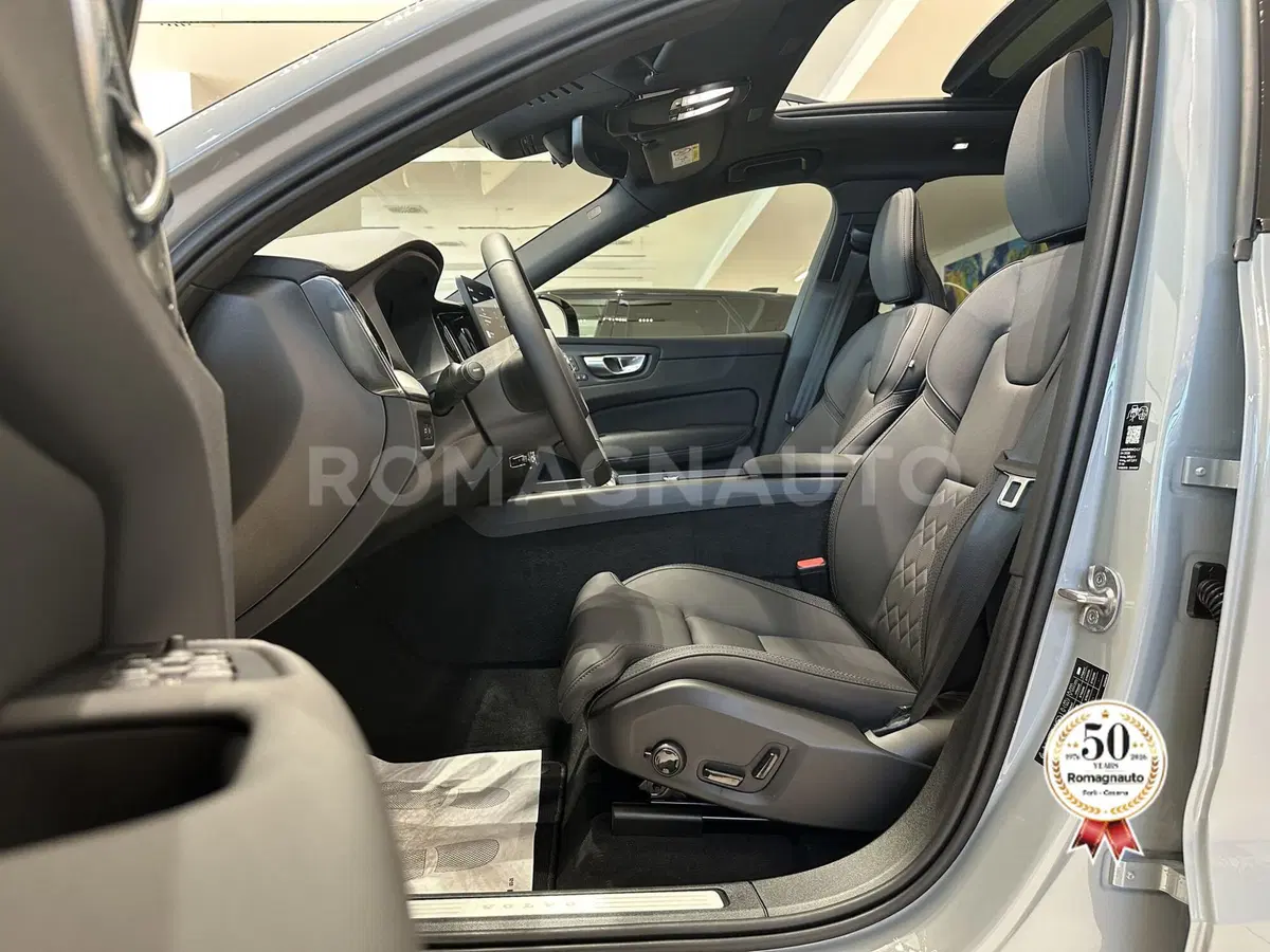 Volvo XC60 nuova a Forlì-Cesena (14)