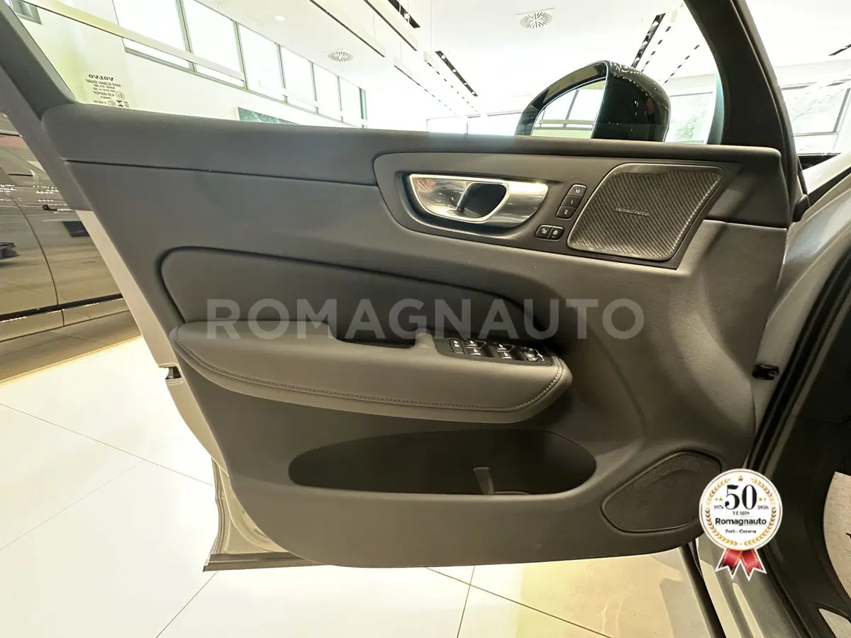 Volvo XC60 nuova a Forlì-Cesena (15)
