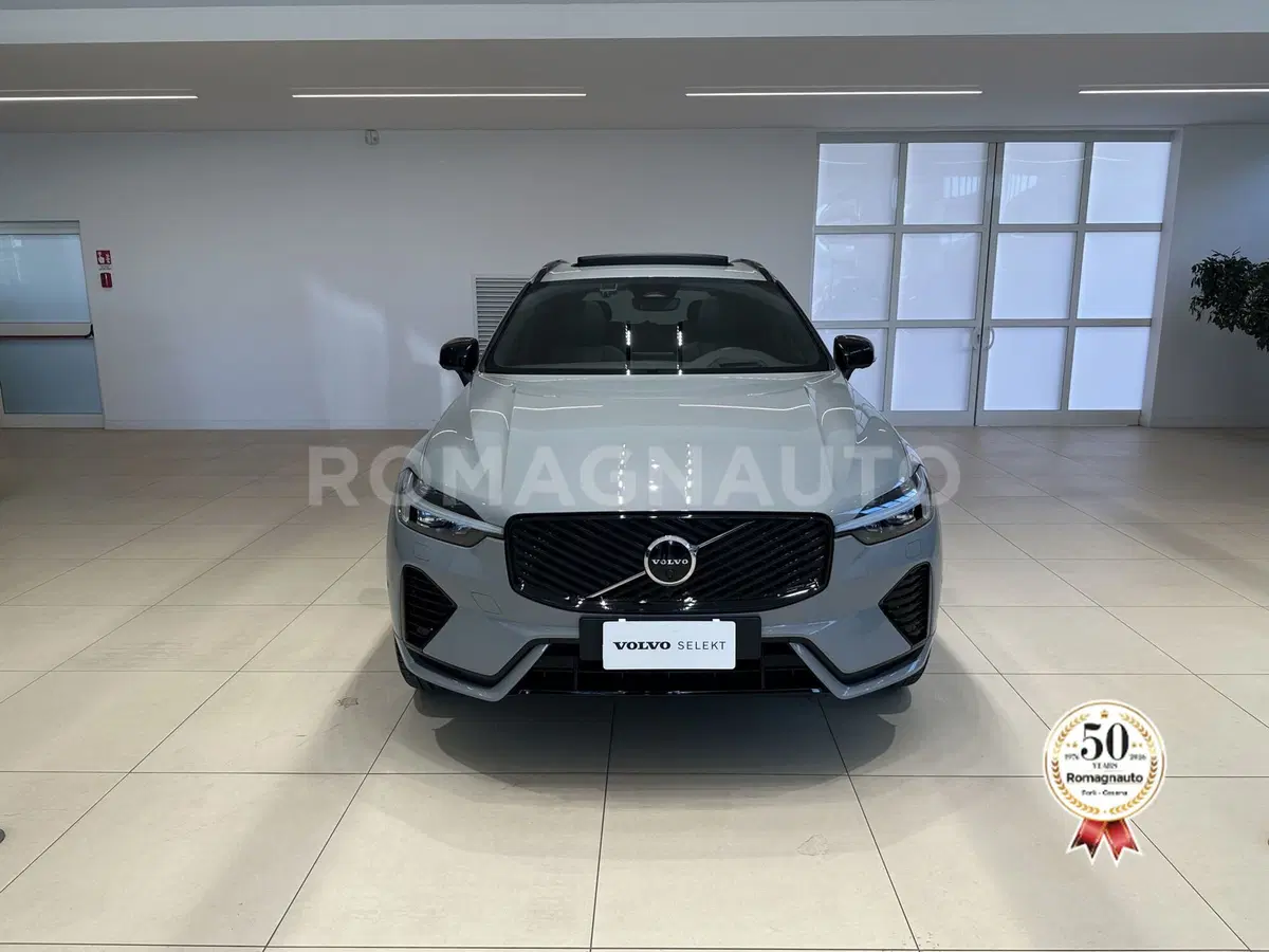 Volvo XC60 nuova a Forlì-Cesena (2)
