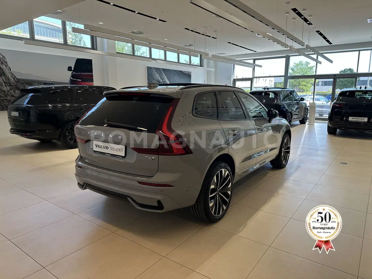 Volvo XC60 nuova a Forlì-Cesena (5)