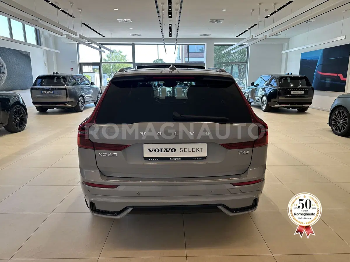 Volvo XC60 nuova a Forlì-Cesena (6)