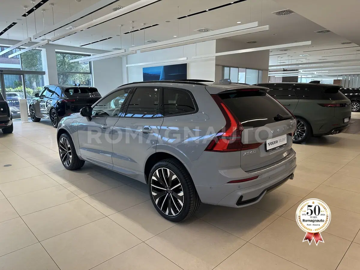 Volvo XC60 nuova a Forlì-Cesena (7)