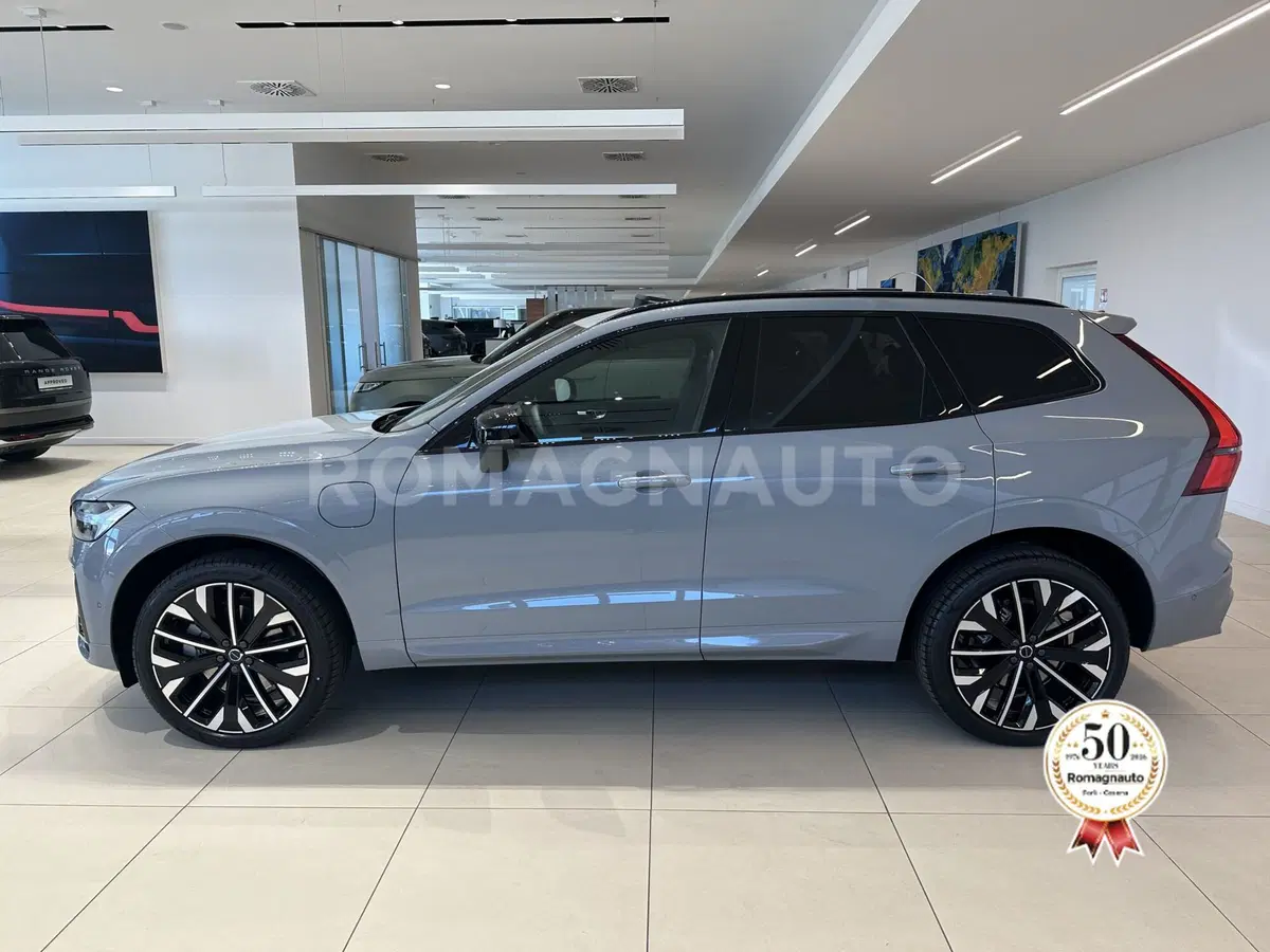 Volvo XC60 nuova a Forlì-Cesena (8)
