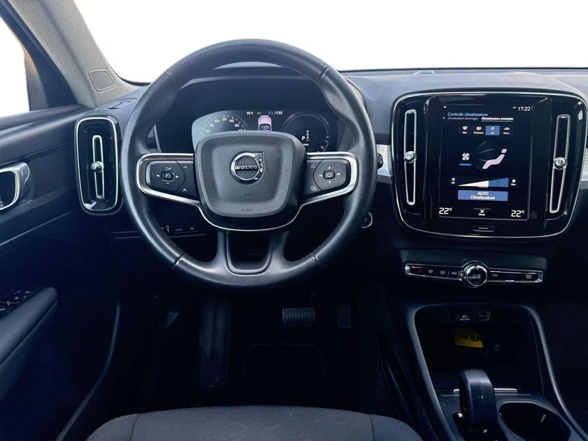 Volvo XC40 usata a Reggio Calabria (7)