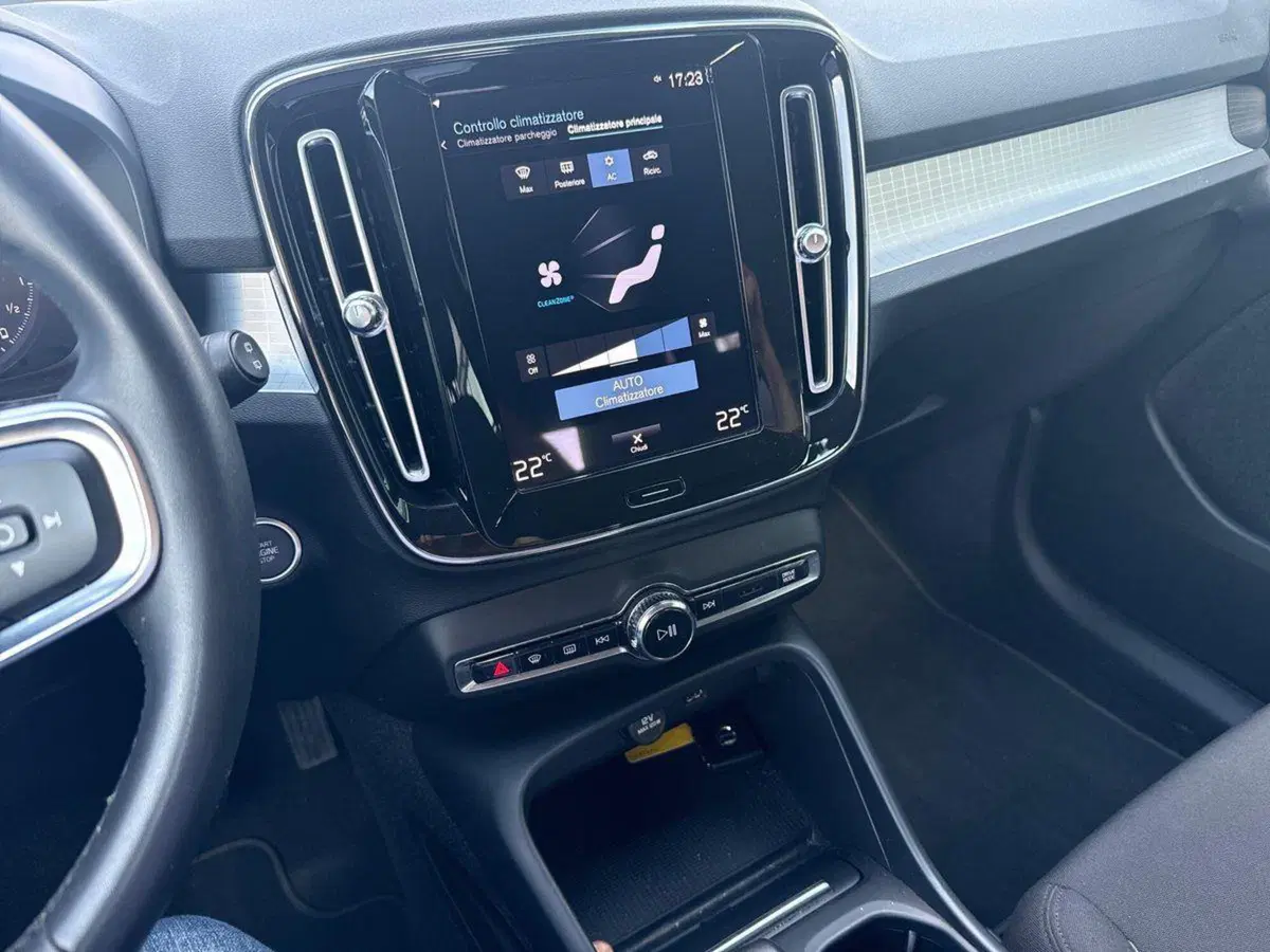 Volvo XC40 usata a Reggio Calabria (9)