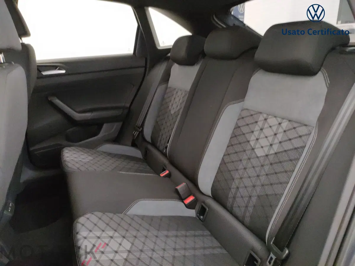 Volkswagen Taigo nuova a Varese (10)