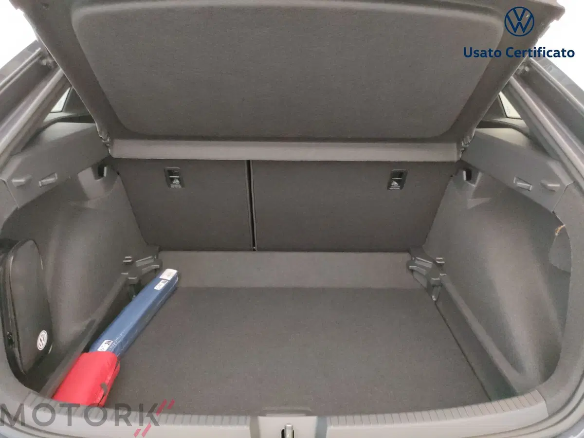 Volkswagen Taigo nuova a Varese (9)