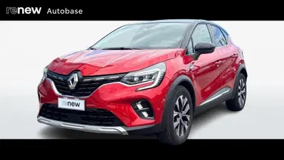 Renault Captur Plug-in Hybrid E-Tech 160 CV Techno del 2023 usata a Albignasego