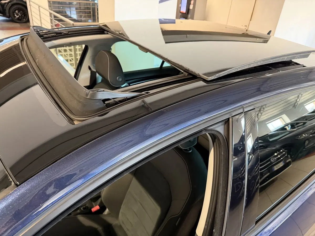 Volkswagen Golf Variant usata a Genova (11)