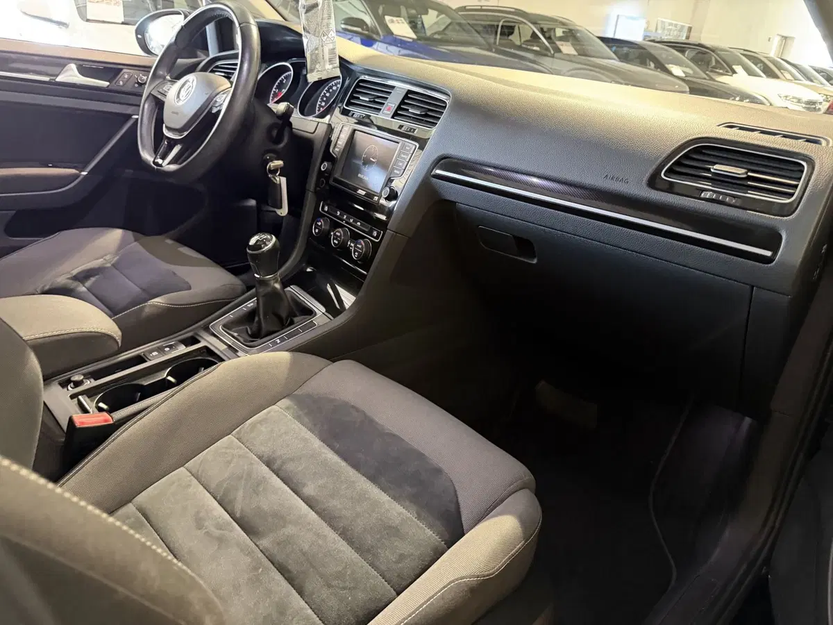 Volkswagen Golf Variant usata a Genova (12)