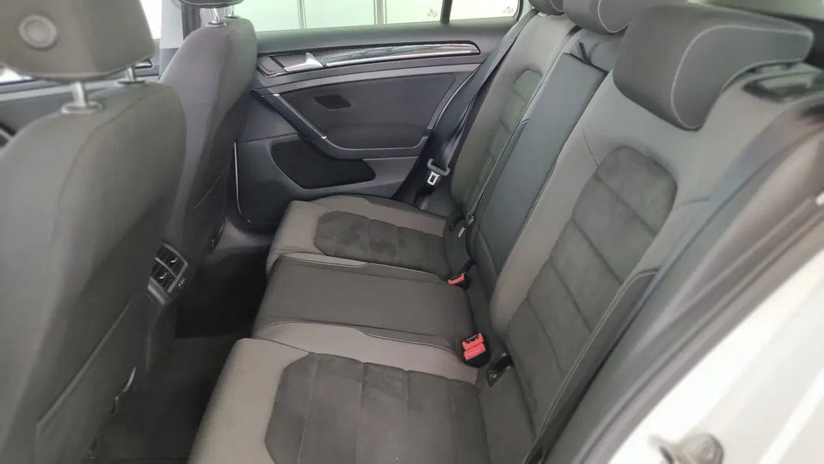 Volkswagen Golf Variant usata a Taranto (11)
