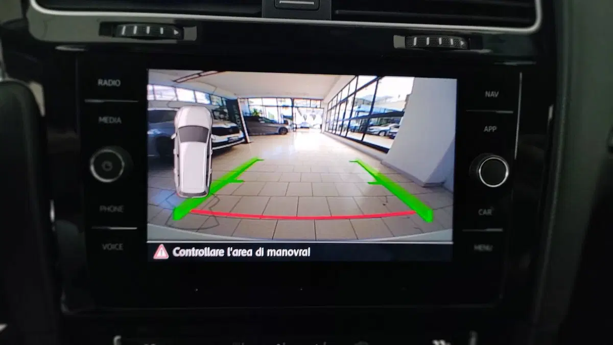 Volkswagen Golf Variant usata a Taranto (9)
