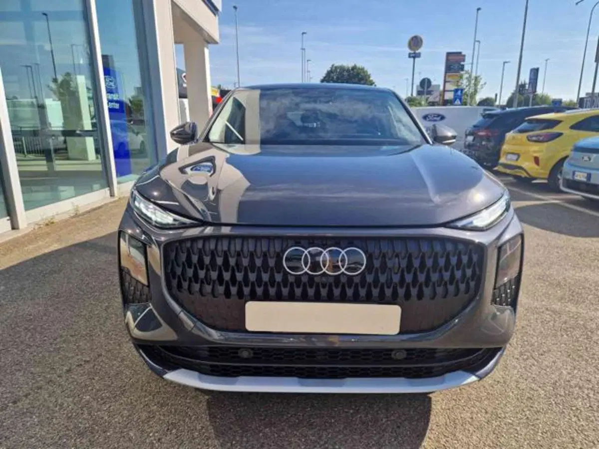 Audi Q3 Sportback nuova a Bologna (2)