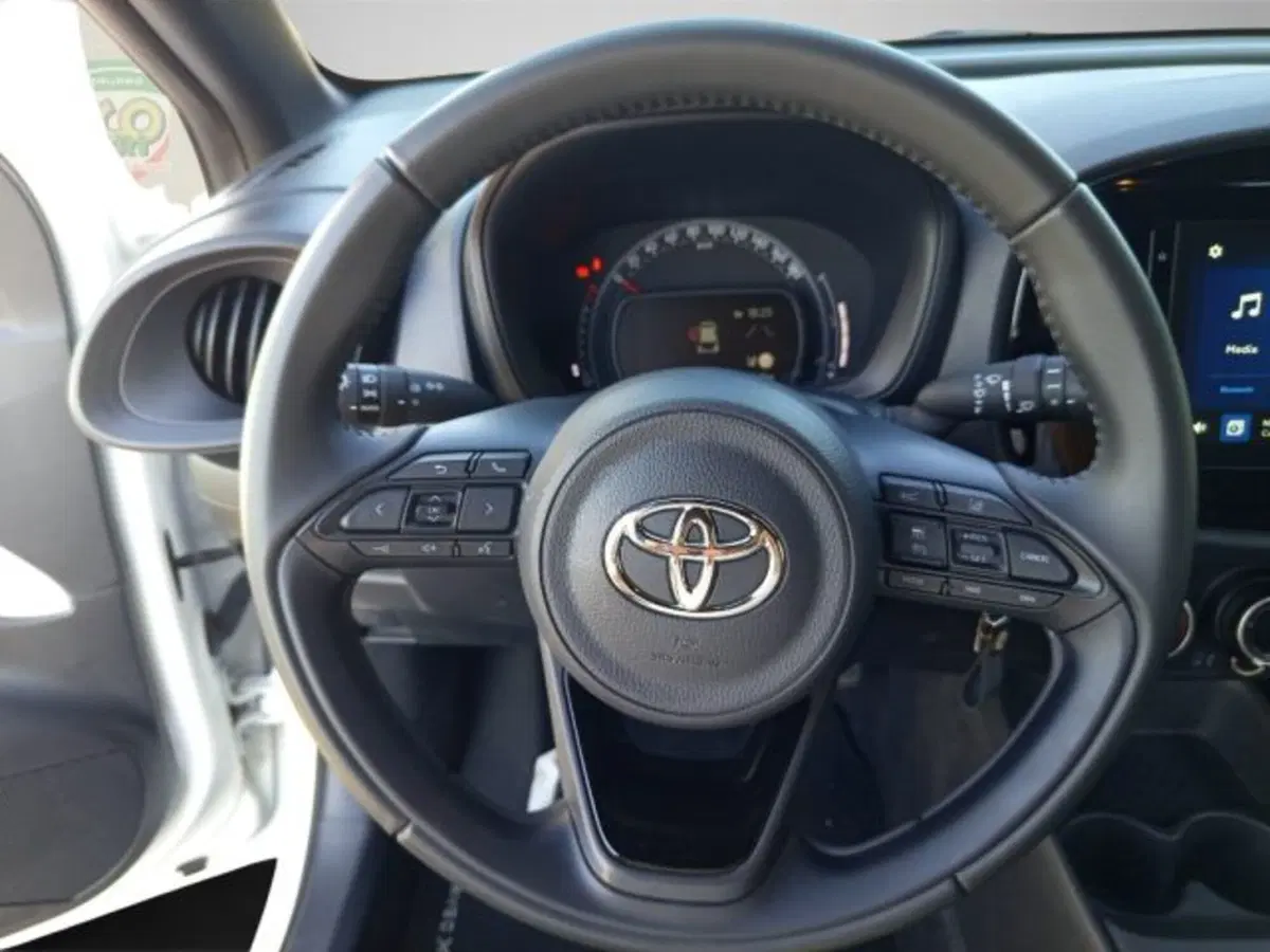 Toyota Aygo X usata a Frosinone (13)
