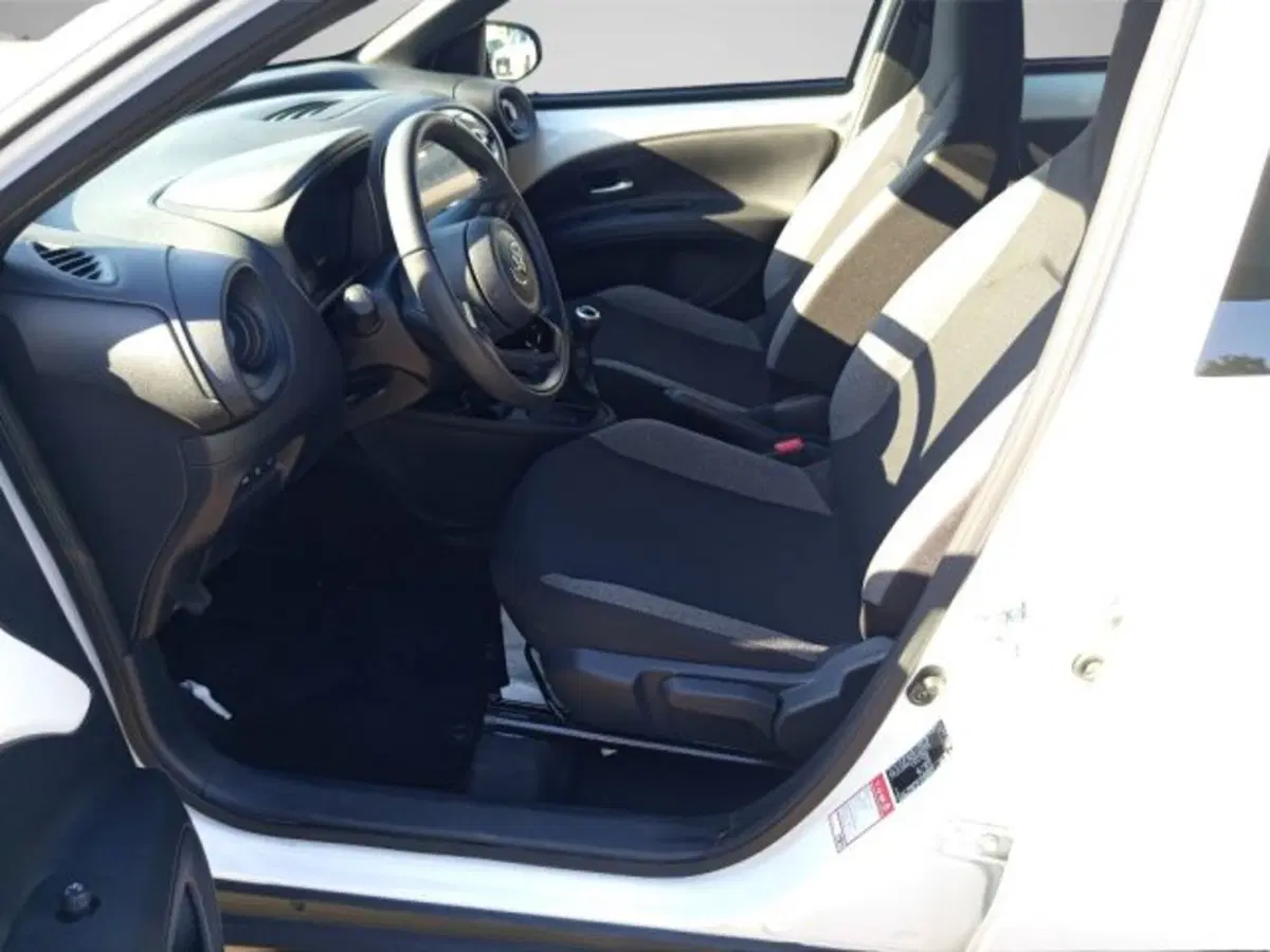 Toyota Aygo X usata a Frosinone (8)