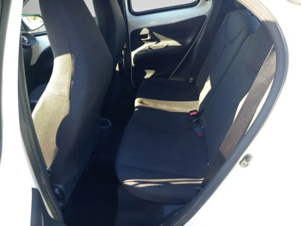 Toyota Aygo X usata a Frosinone (9)