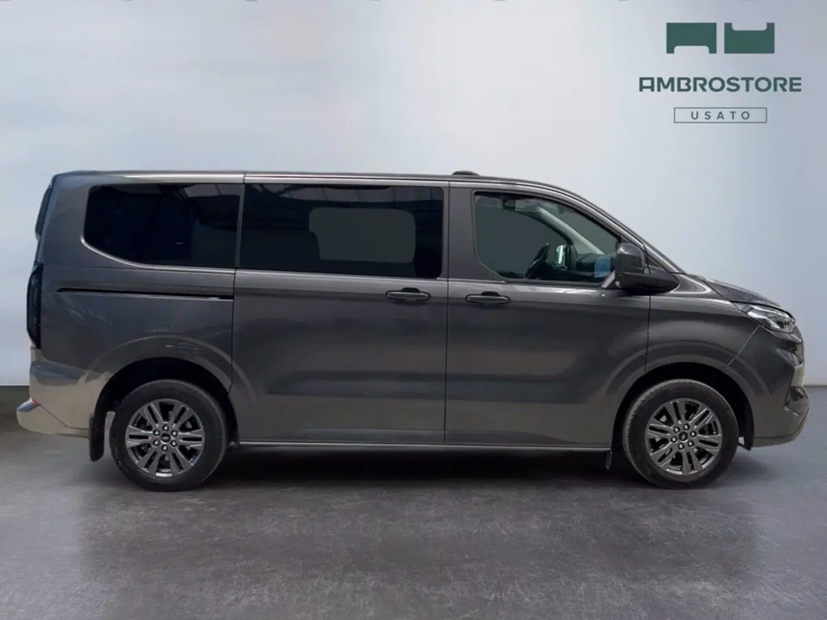Ford Tourneo Custom usata a Milano (6)