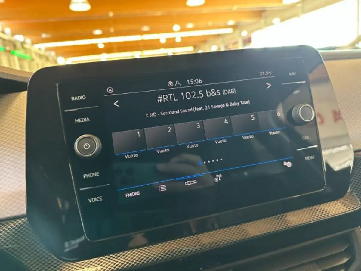 Volkswagen T-Cross nuova a Vicenza (10)