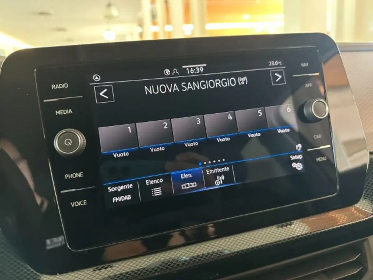 Volkswagen T-Cross nuova a Vicenza (10)