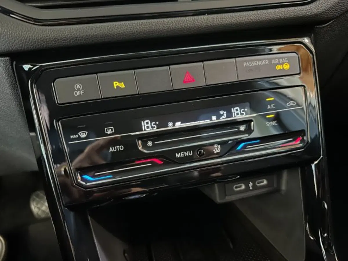 Volkswagen T-Cross nuova a Vicenza (12)