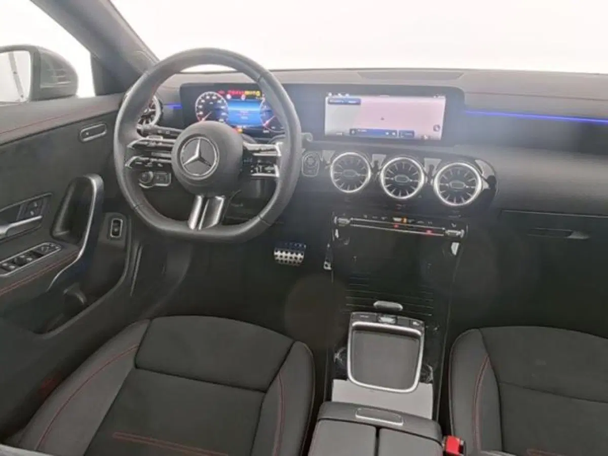 Mercedes-Benz CLA Shooting Brake usata a Milano (6)
