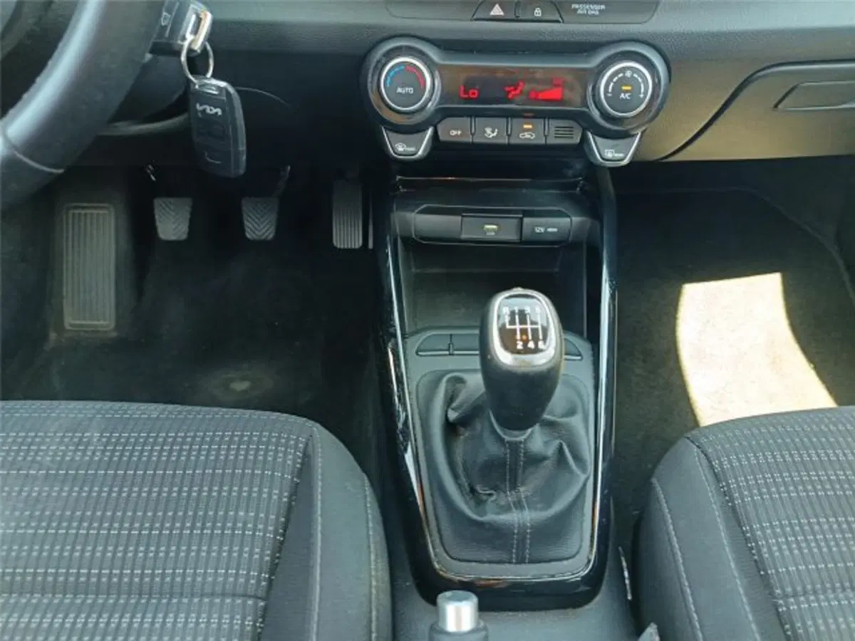 Kia Stonic usata a Bari (16)