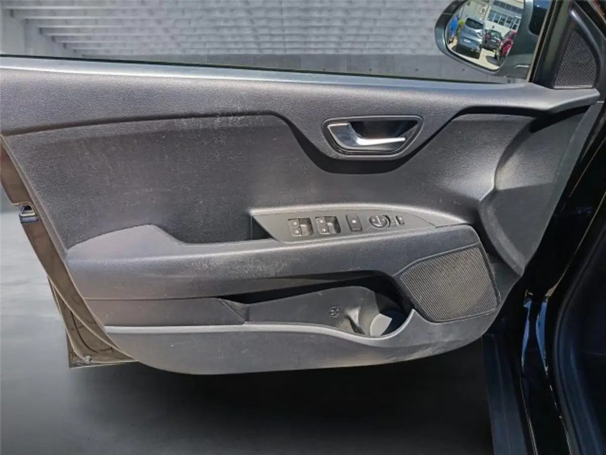 Kia Stonic usata a Bari (9)
