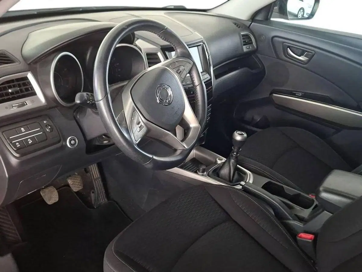 Ssangyong Tivoli usata a Torino (9)