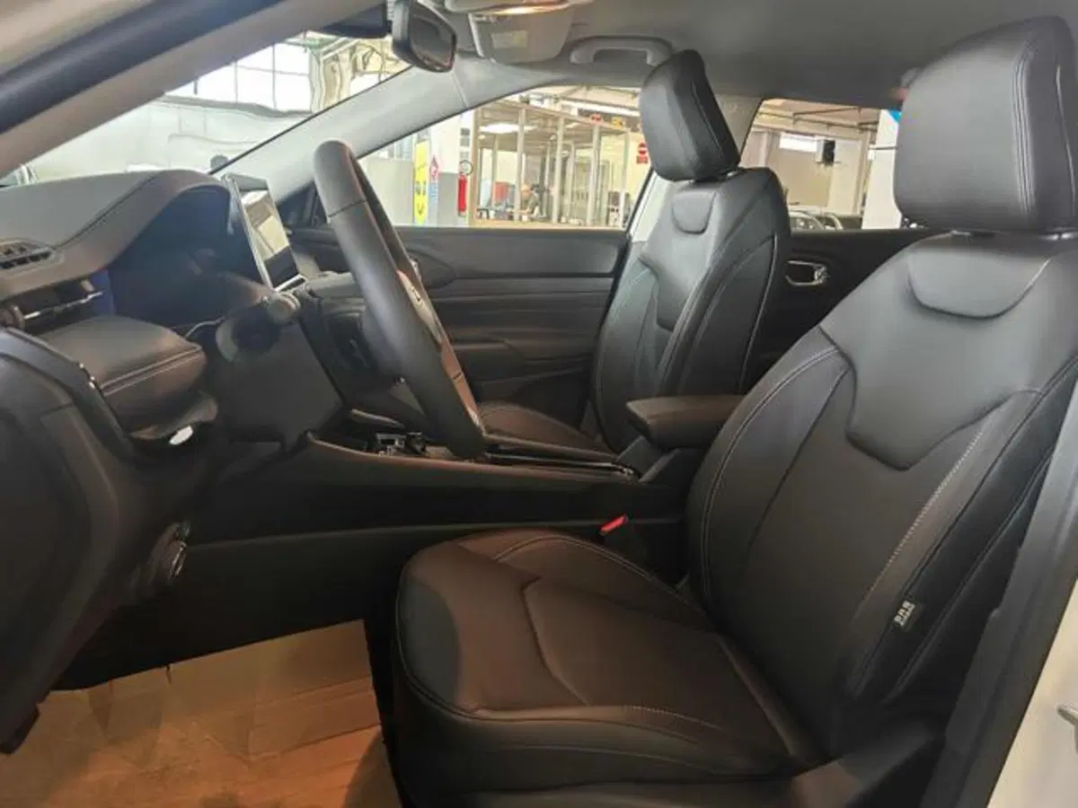 Jeep Compass nuova a Vercelli (12)