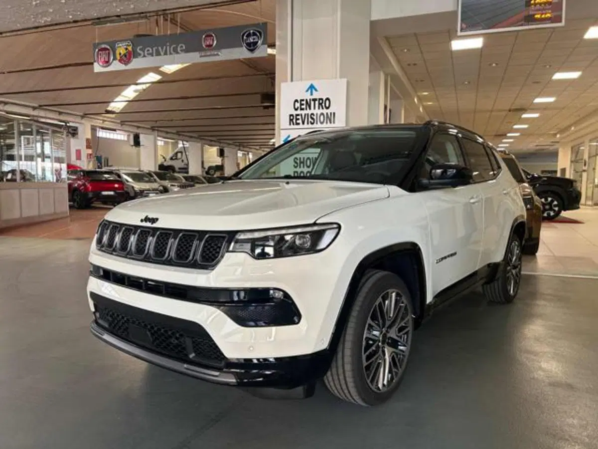 Jeep Compass nuova a Vercelli (2)