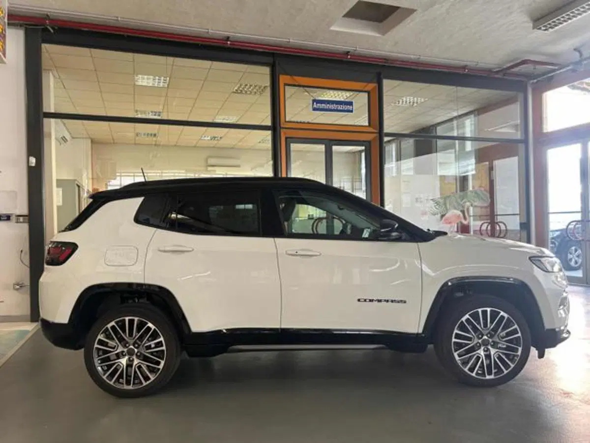 Jeep Compass nuova a Vercelli (3)