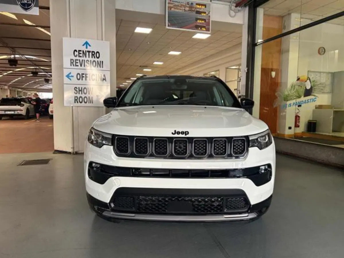 Jeep Compass nuova a Vercelli (4)