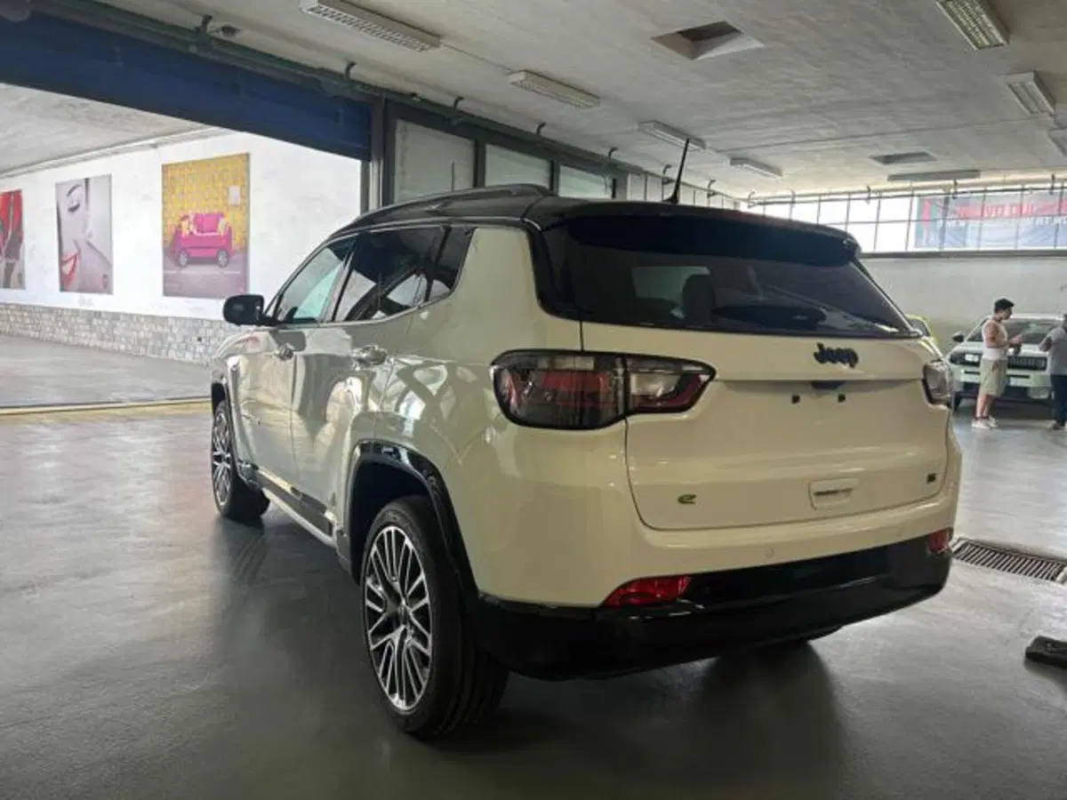 Jeep Compass nuova a Vercelli (5)