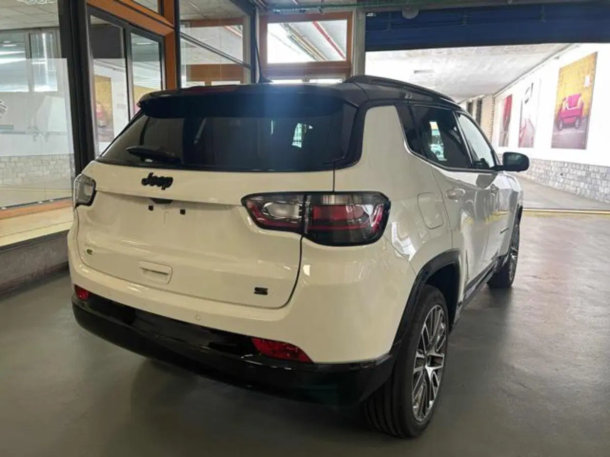 Jeep Compass nuova a Vercelli (7)