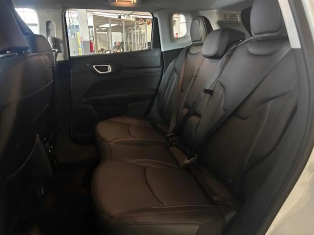 Jeep Compass nuova a Vercelli (9)