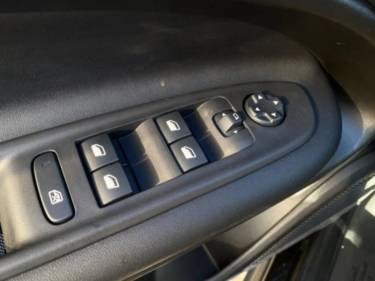 Jeep Avenger nuova a Cuneo (12)