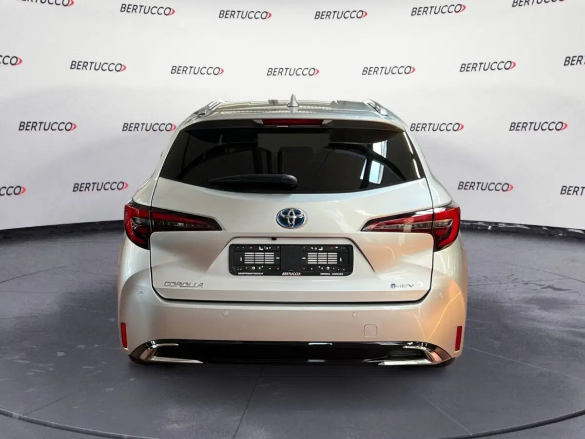 Toyota Corolla Touring Sports nuova a Verona (4)