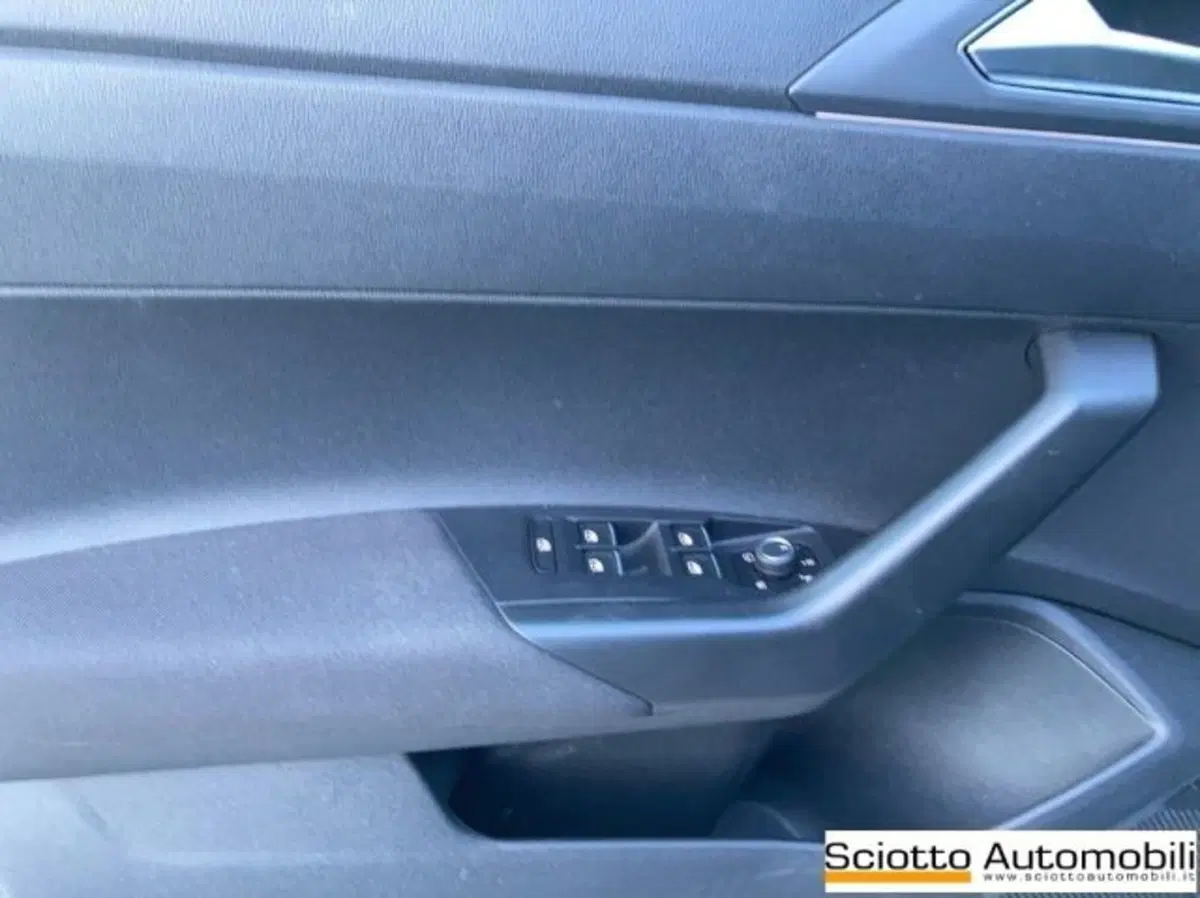 Volkswagen Taigo usata a Messina (12)