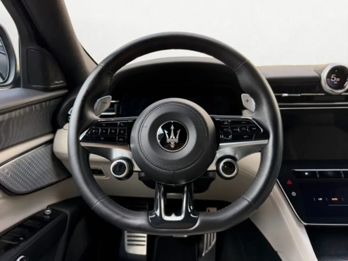 Maserati Grecale usata a Udine (11)