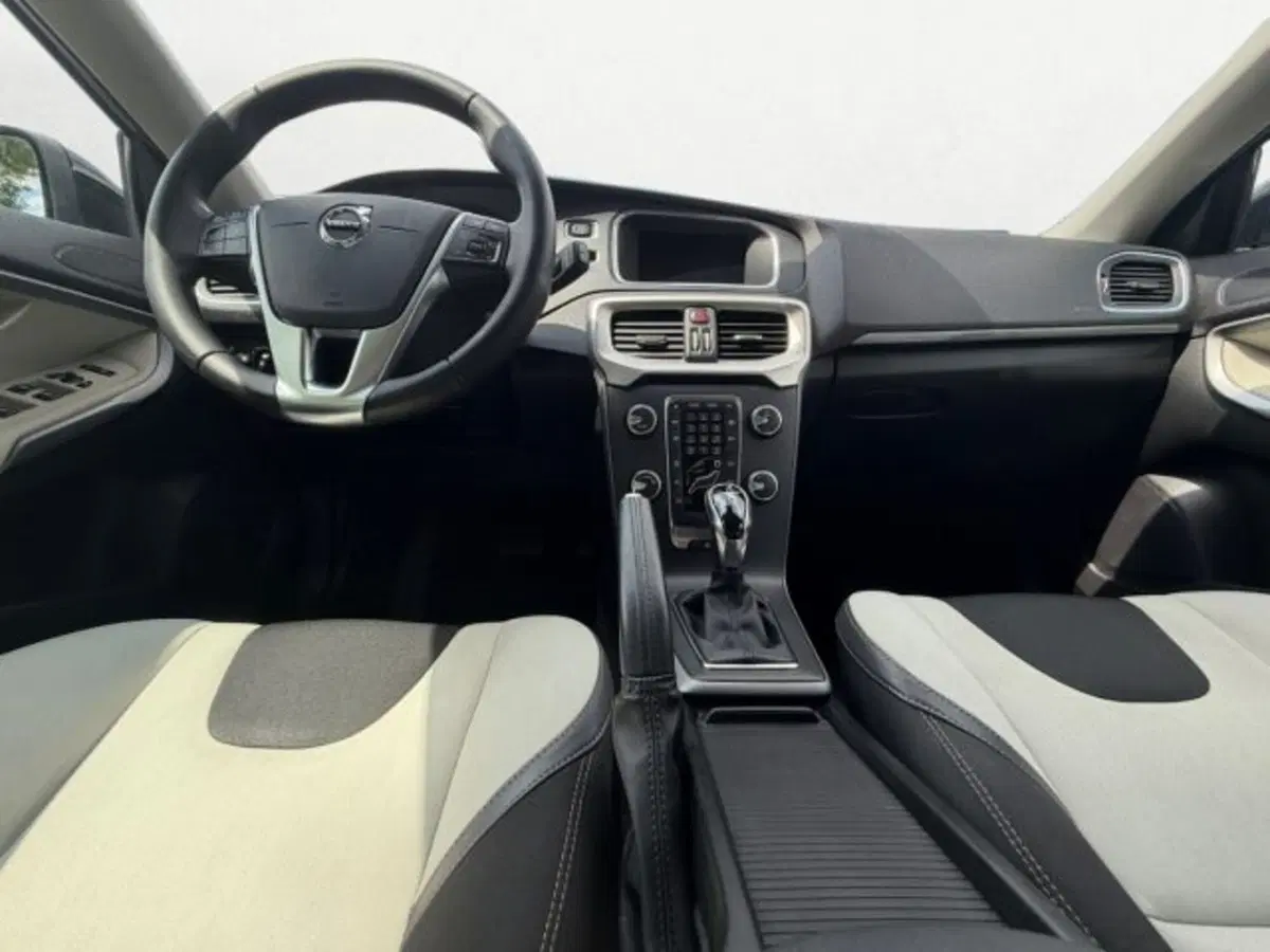 Volvo V40 Cross Country usata a Udine (10)