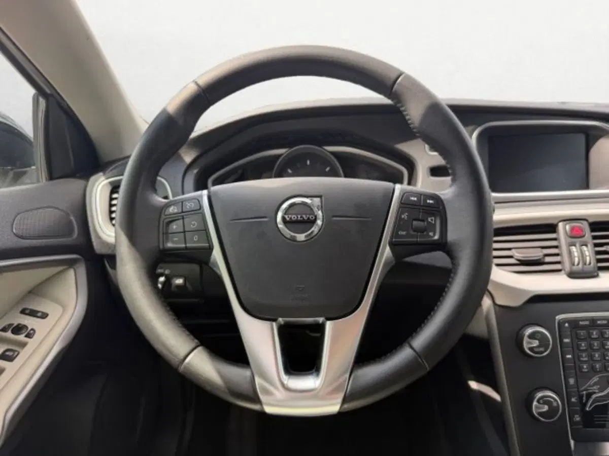 Volvo V40 Cross Country usata a Udine (11)