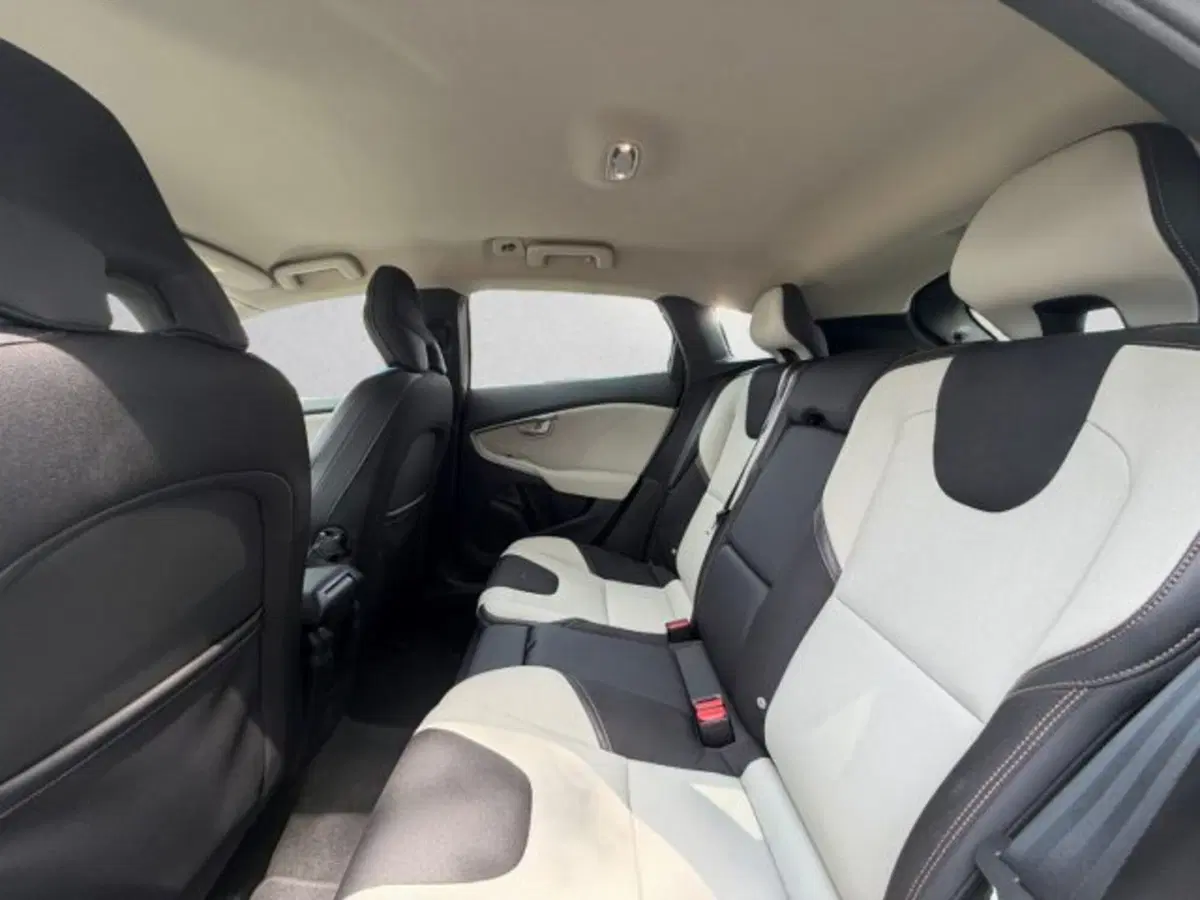 Volvo V40 Cross Country usata a Udine (9)