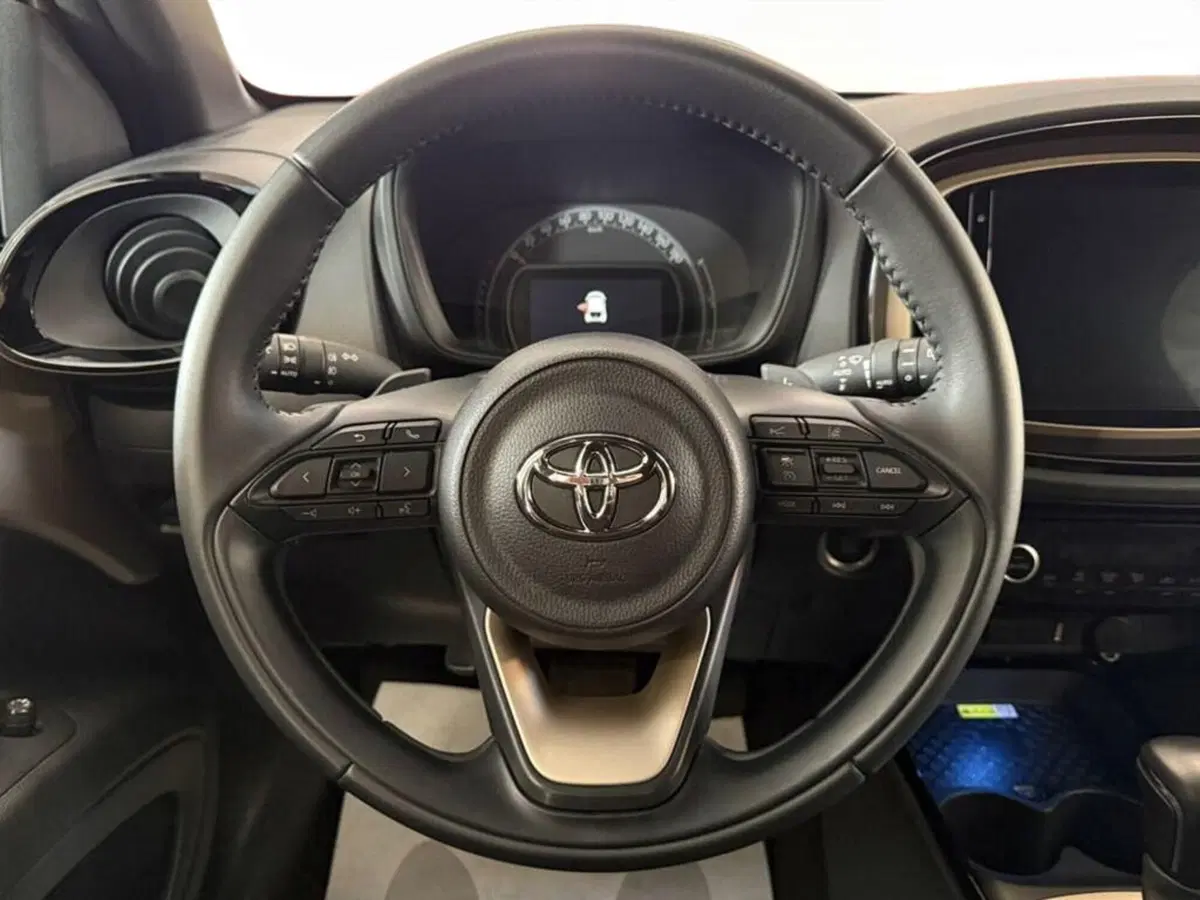 Toyota Aygo X usata a Monza e Brianza (8)