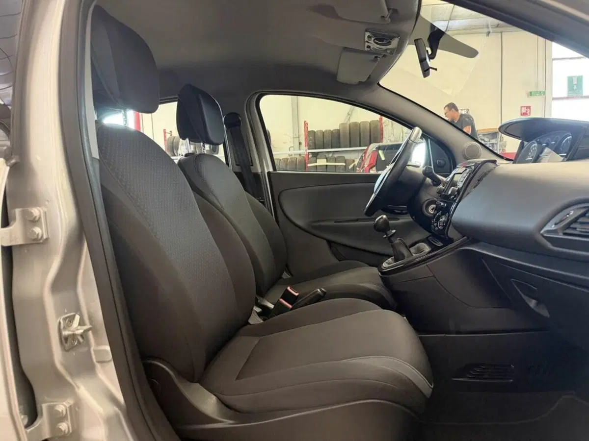 Lancia Ypsilon usata a Monza e Brianza (9)